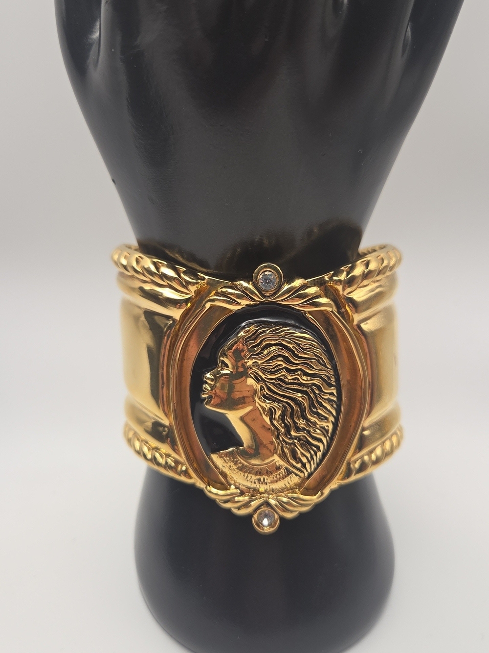 Vintage Coreen Simpson Regal Beauty Cuff Bracelet Black Cameo Gold Tone